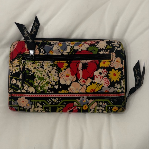 NWOT Vera Bradley Floral zip- around wallet card protector - Picture 2 of 4